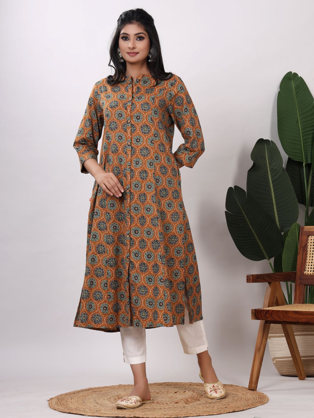 Women's Floral Printed Mandarin Collar Straight Kurta(Blue) - Vasvi