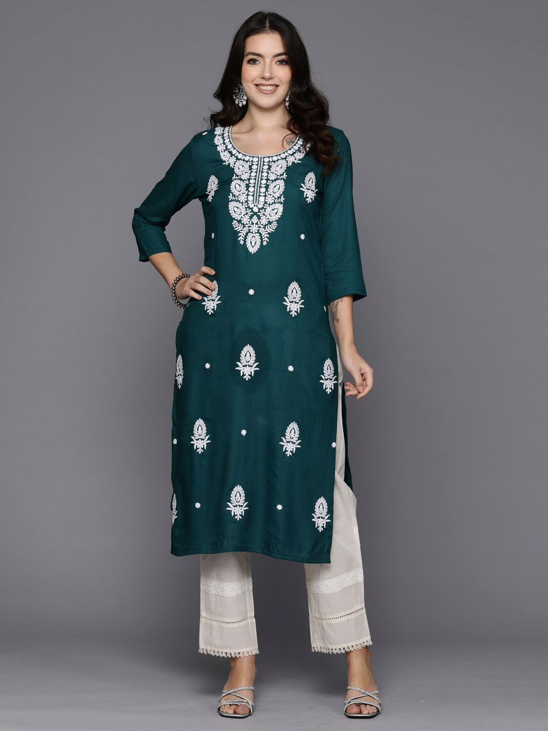 Women's Green Embroidered Straight Kurtas - Indo Era