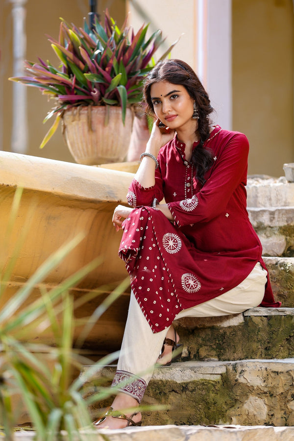 Women's Maroon Embroidered Kurta - Yufta