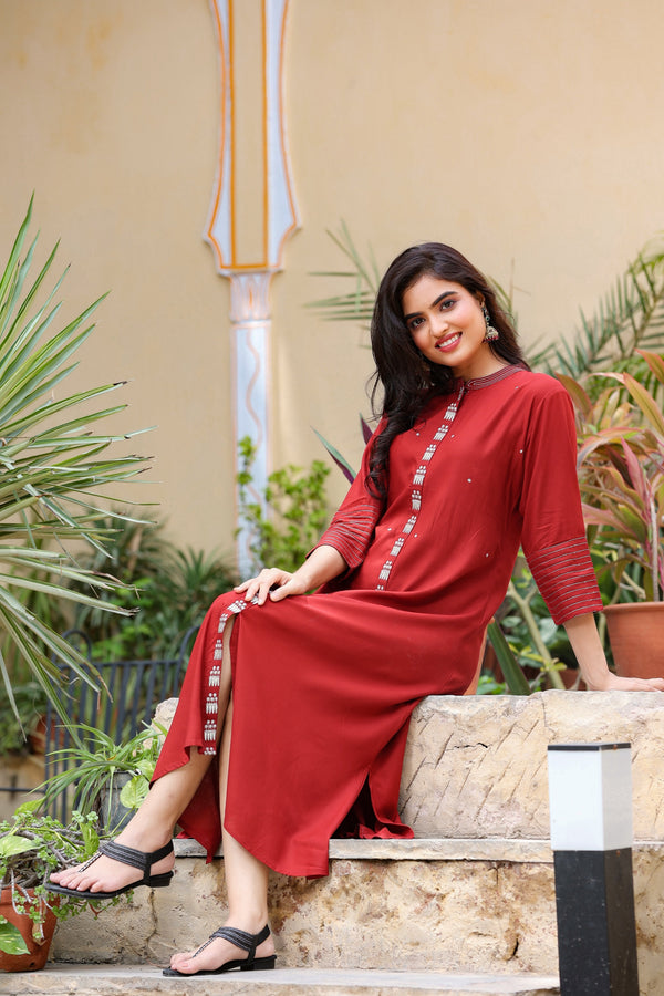 Women's Maroon Embroidered Kurta - Yufta