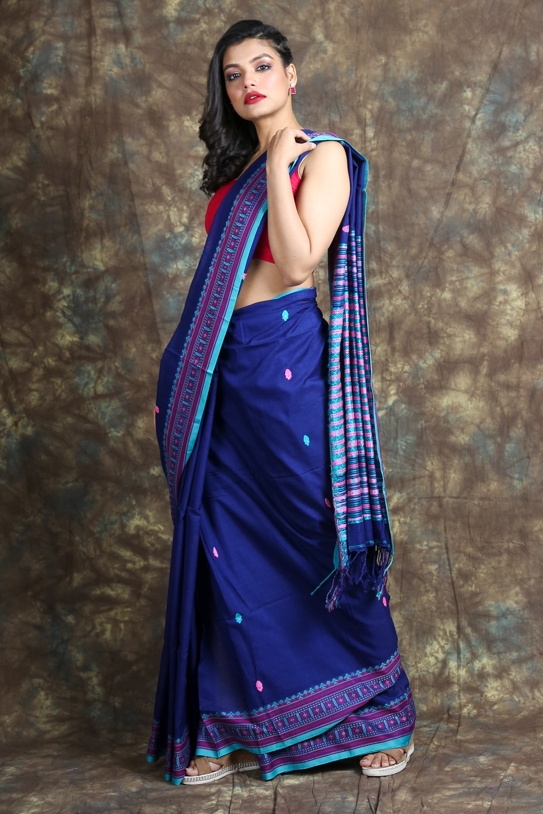 Women's  Handloom Saree With Thread Weaving Border and Pallu - Charukriti