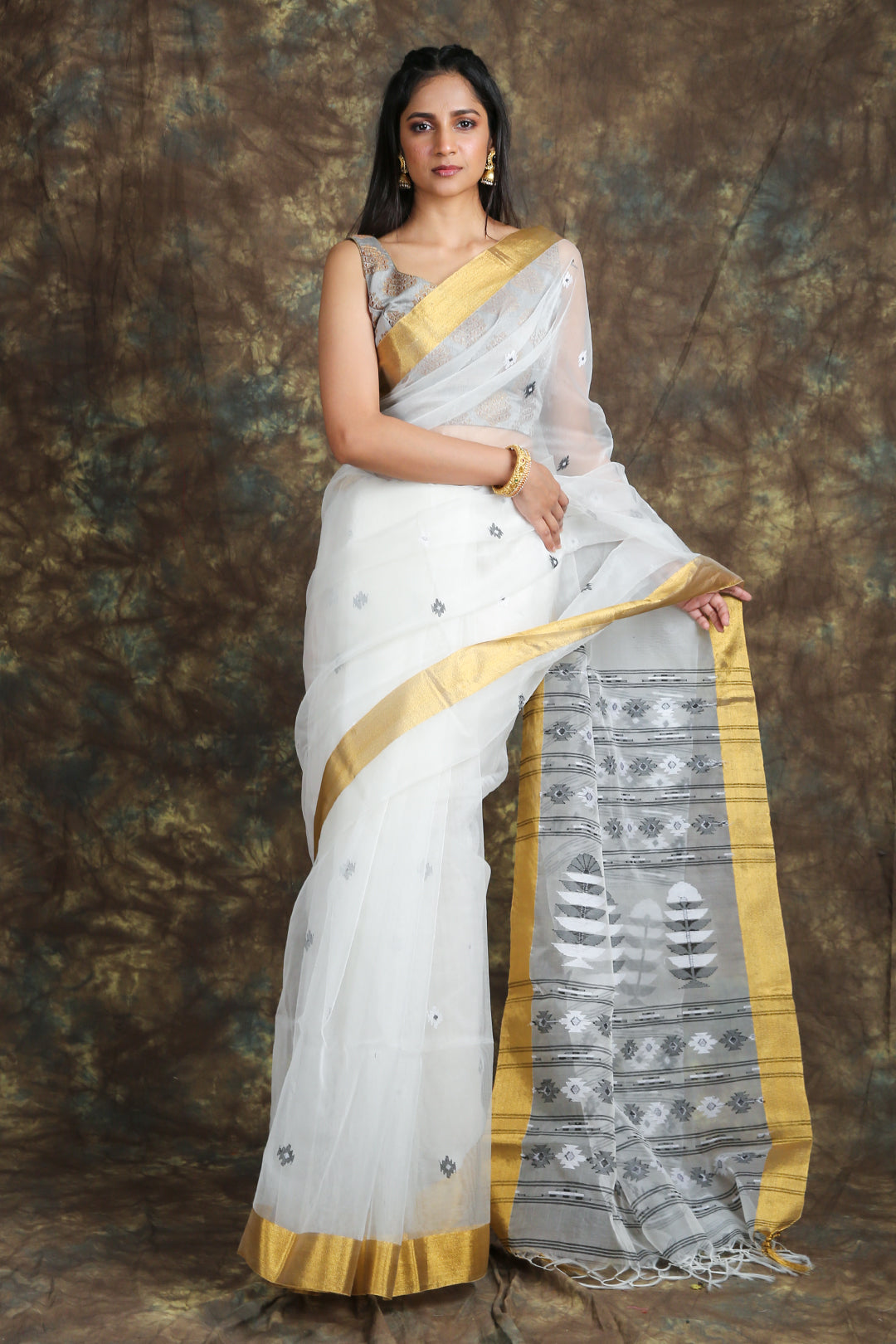 Women's  Muslin Saree with Allover Weaving Butta and Pallu - Charukriti