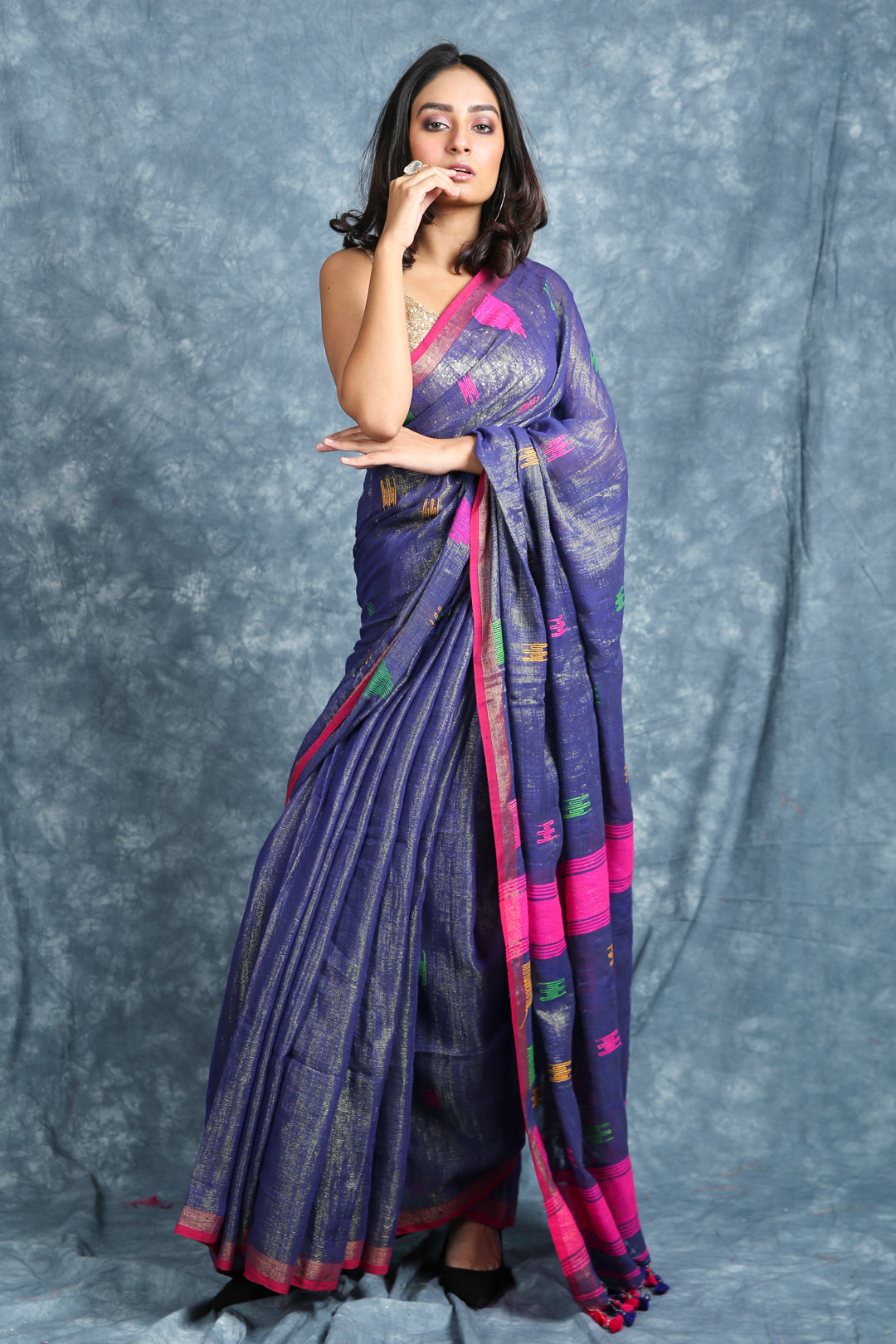 Women's  Handloom Saree With Temple Design Weaving - Charukriti