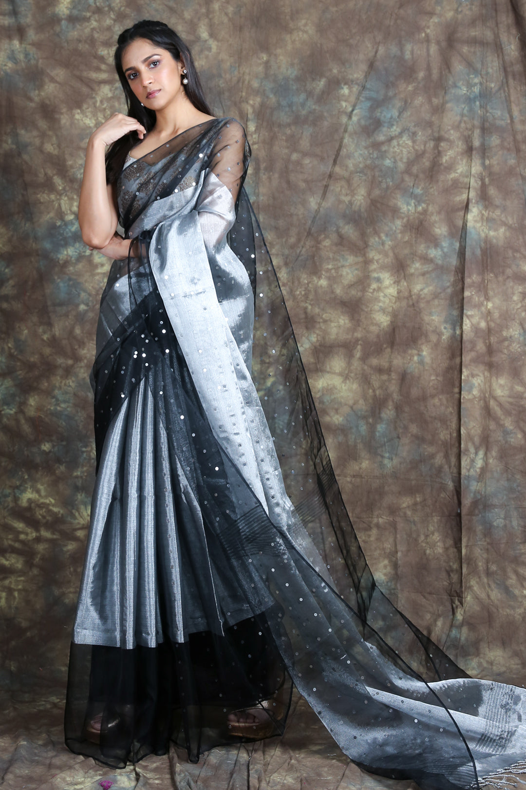 Women's  Handwoven Saree With Allover Sequins - Charukriti