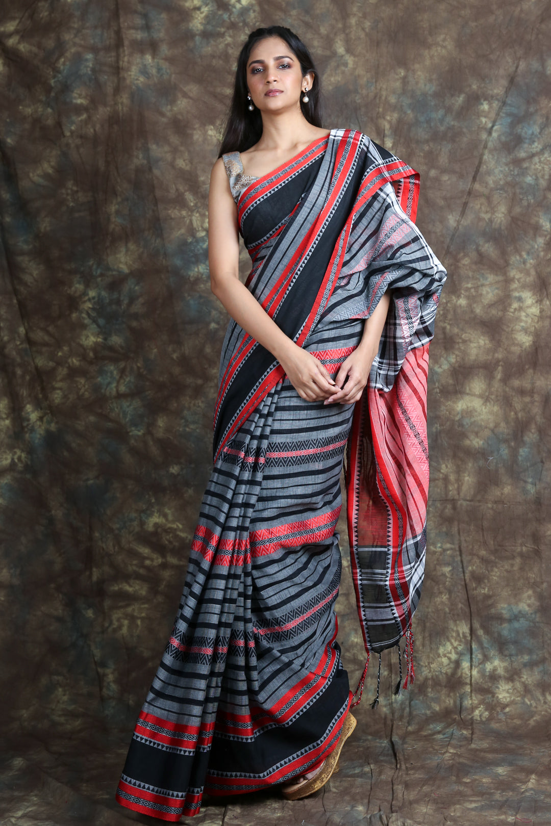 Women's All over Weaving stripe Handloom Saree - Charukriti