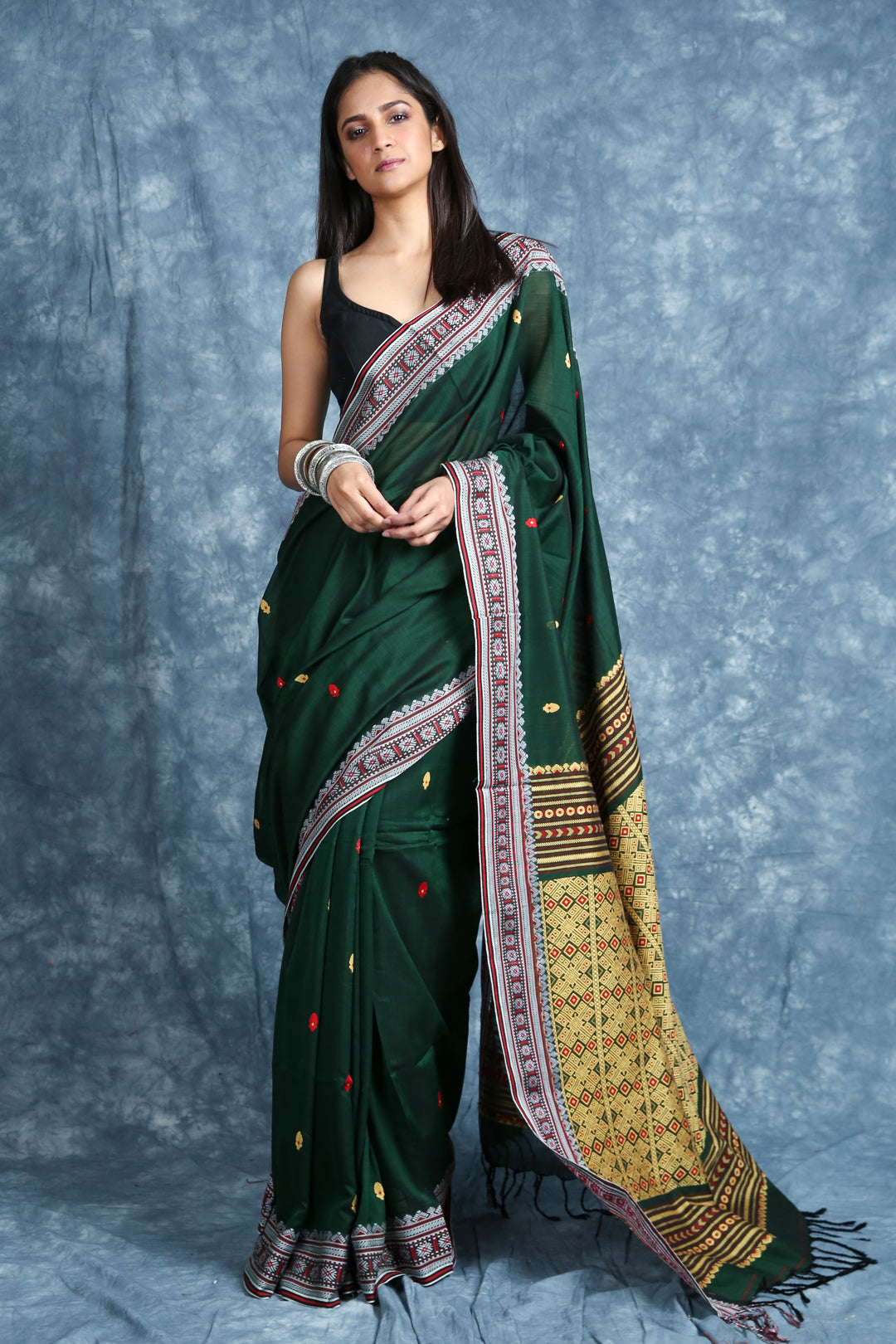 Women's  Handloom Saree With Thread Weaving Border and Pallu - Charukriti