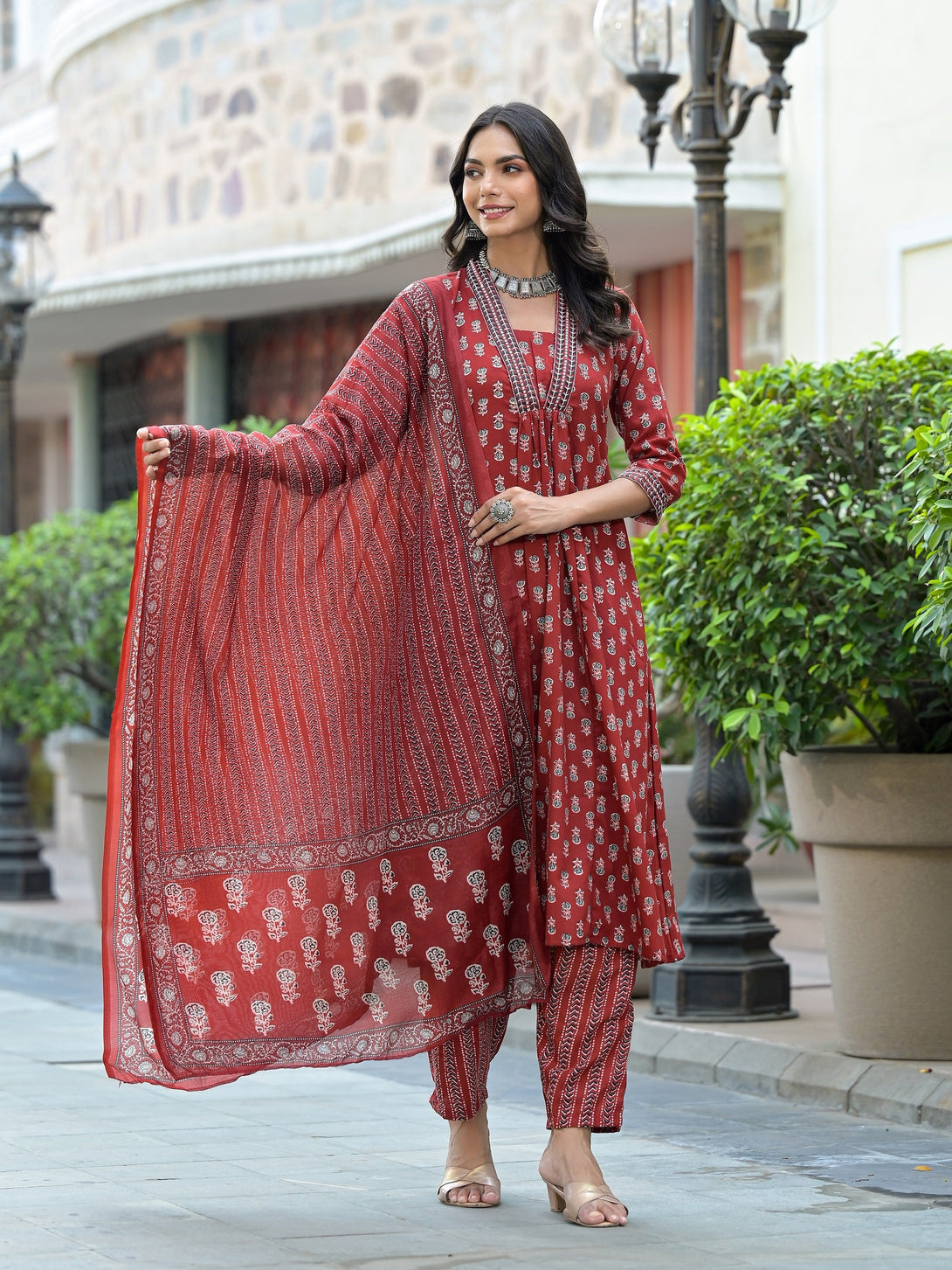 Women's Red Embroidery Viscose Rayon Kurta Set - Alvami