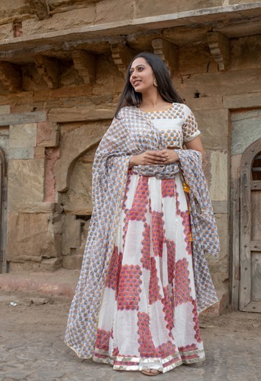 Women's Afra Linen Off White Skirt And Kota Doria Dupatta Set By Saras The Label