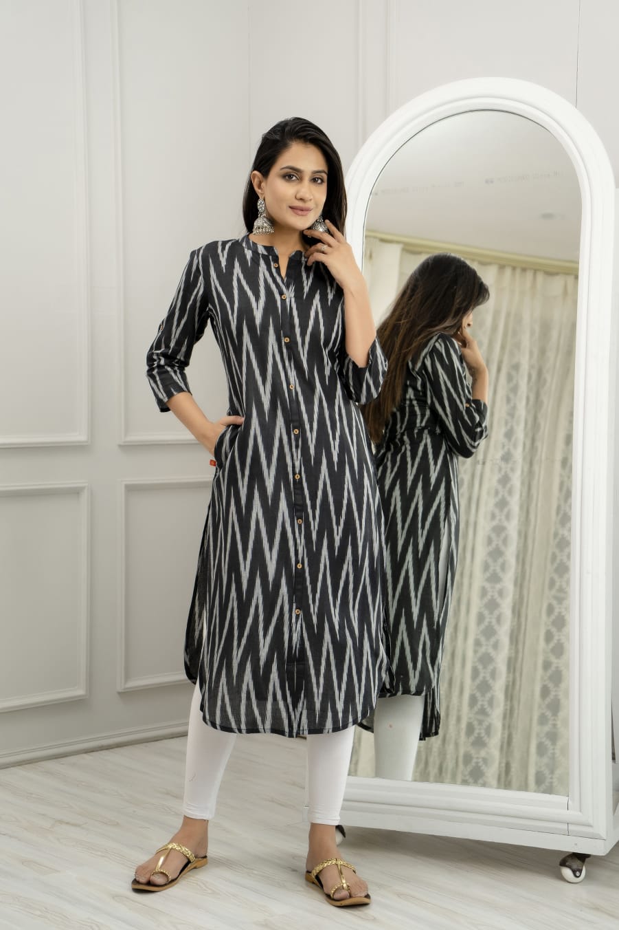 Women's Geometric Kurta(Black) - Vasvi