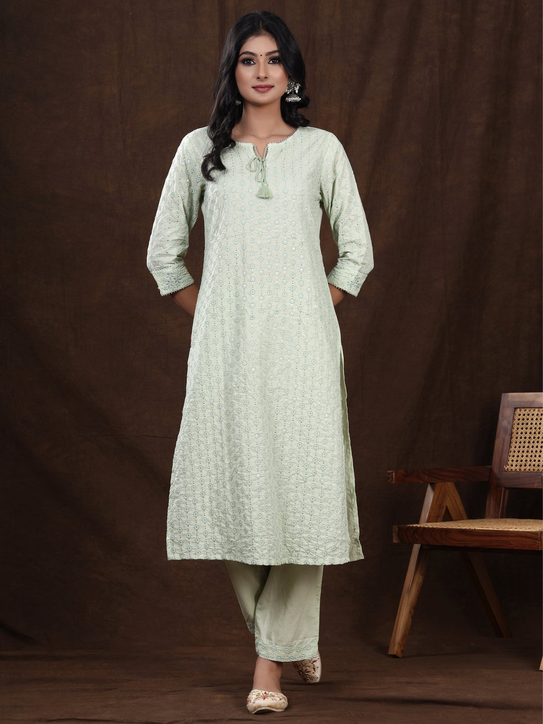 Women's Floral Embroidered Round Neck Straight Thread Work Kurta With Trouser(Green) - Vasvi