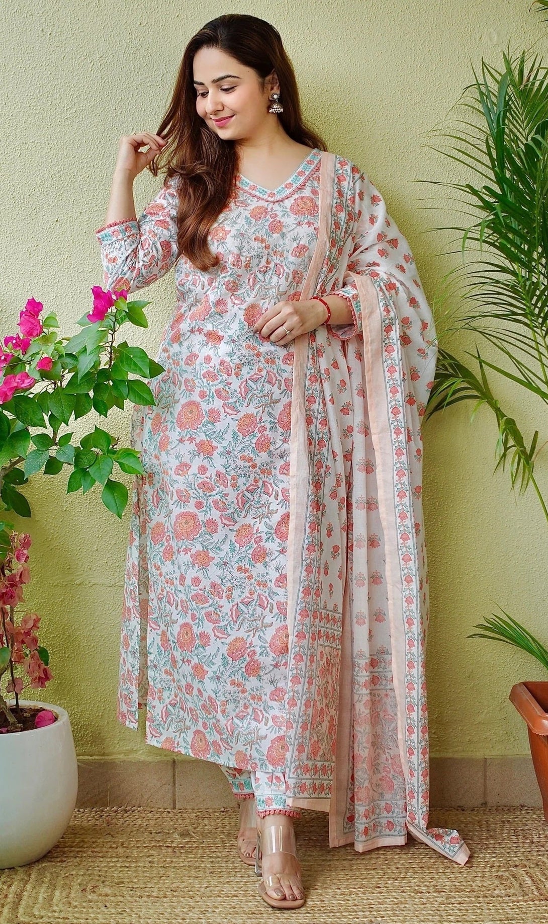 Women's Pink  Embroidery Viscose Rayon Kurta Set - Alvami