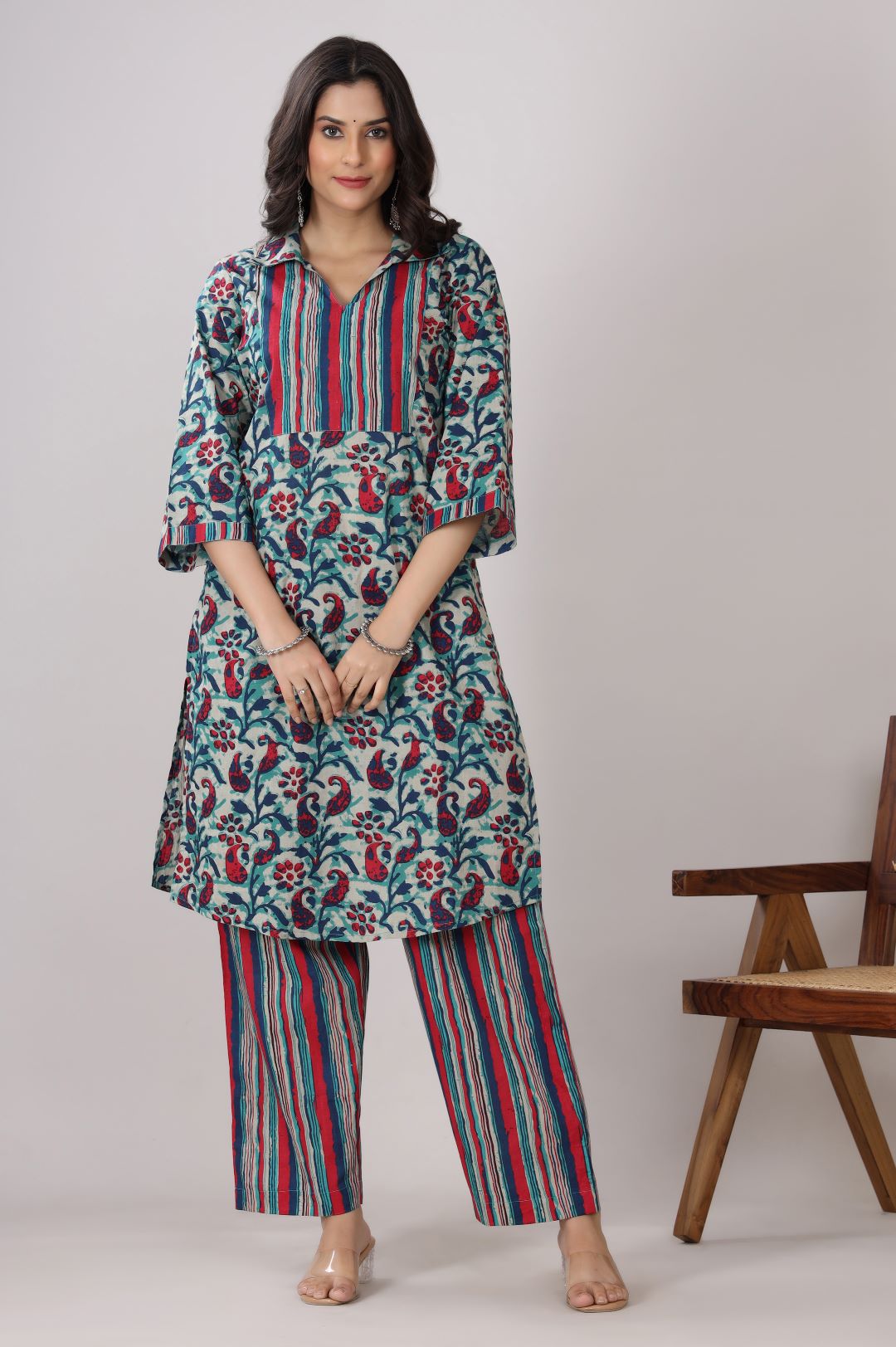 Women's Ethnic Motifs Printed Regular Kurta With Pyjamas(Teal Blue) - Vasvi