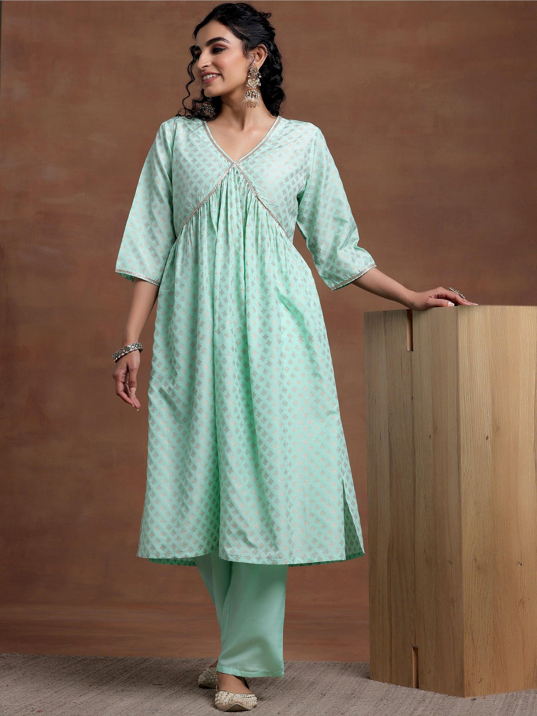 Green Woven Design Silk Blend A-Line Kurta With Trousers - Jashvi