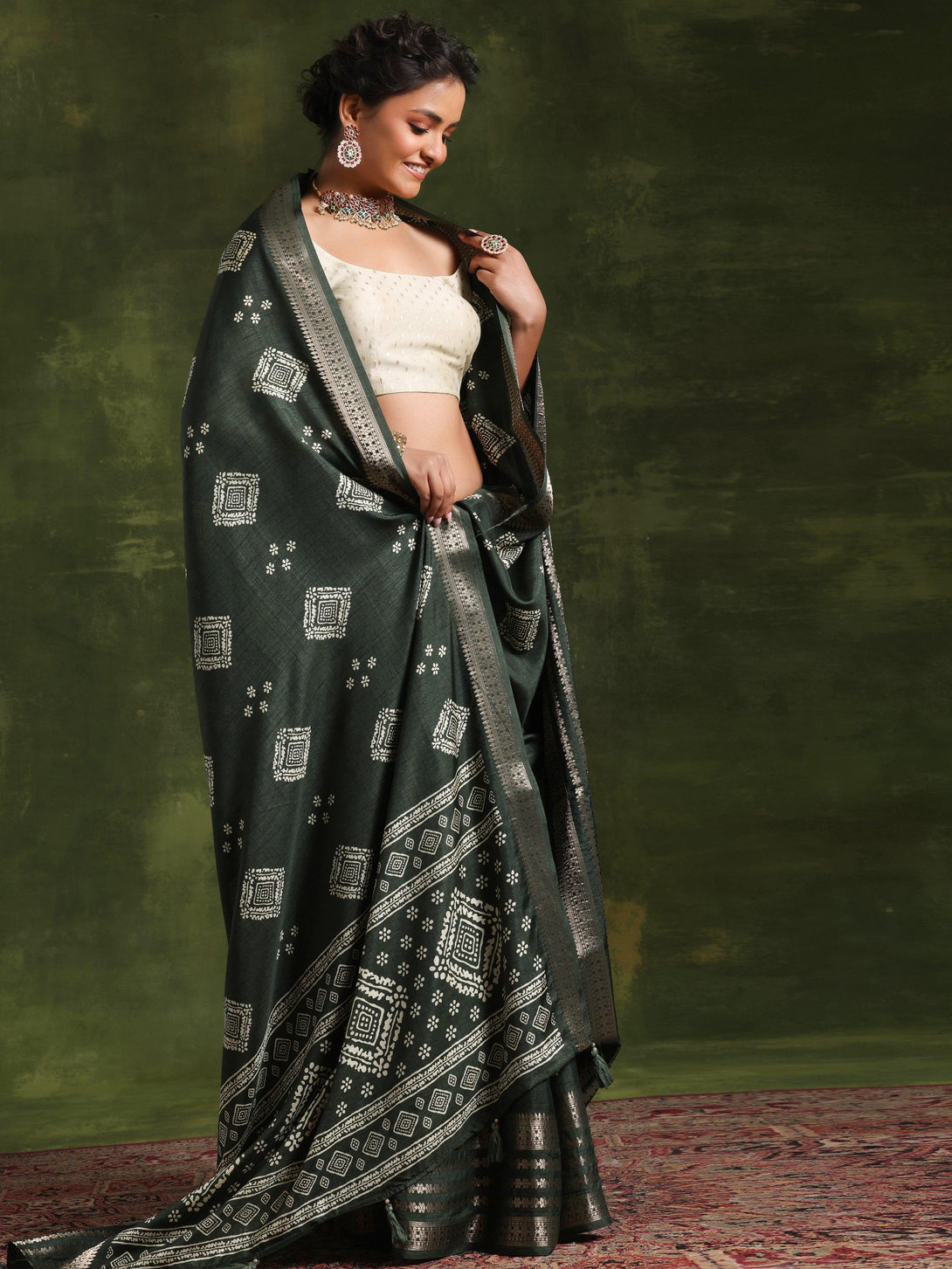 Green Printed Silk Blend Saree With Unstitched Blouse Piece - Jashvi