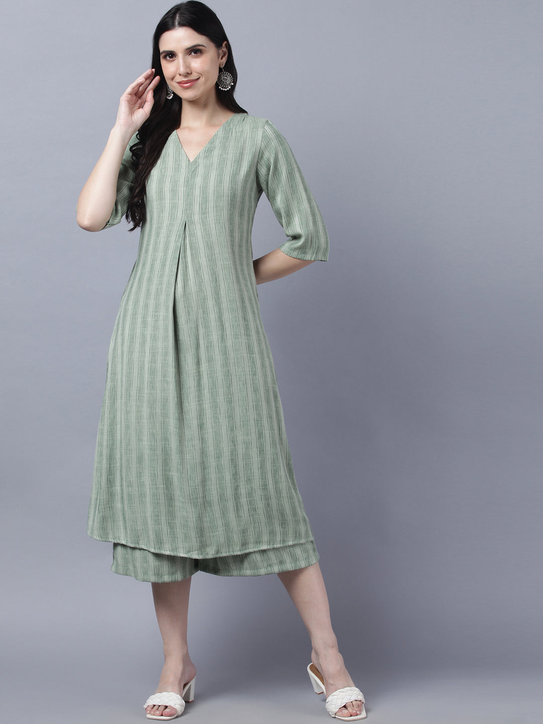 Women's Stylish Green Cotton 3/4 Sleeve Kurta Palazzo Set - Myshka