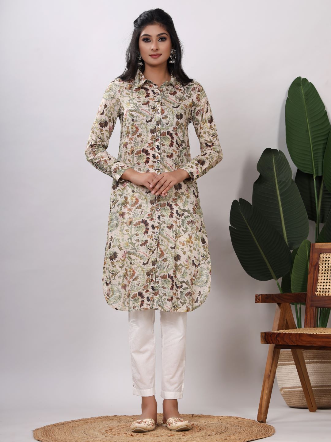 Women's Floral Printed Flared Sleeves Thread Work Kurta(Green) - Vasvi