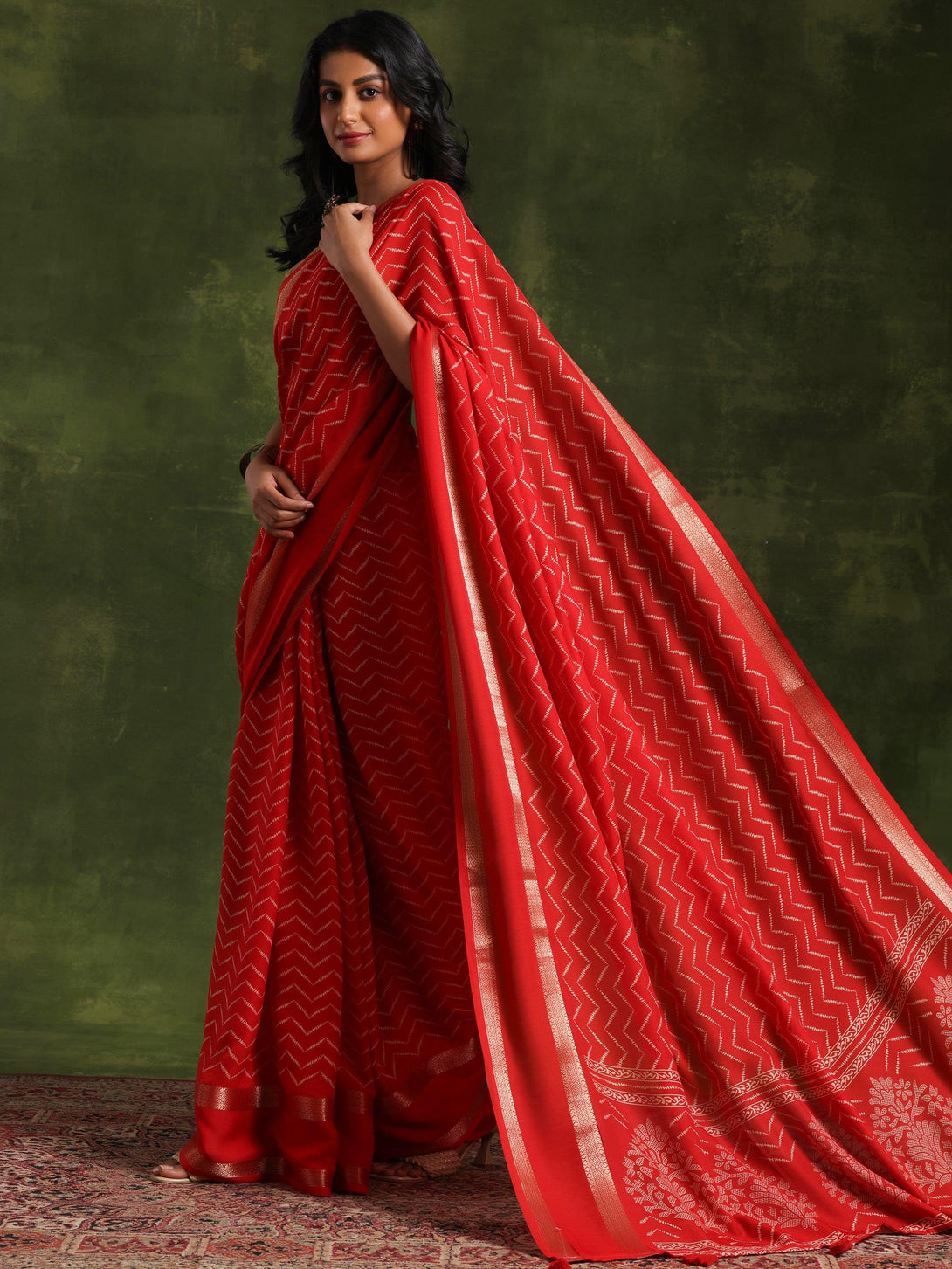 Red Printed Silk Blend Saree With Unstitched Blouse Piece - Jashvi