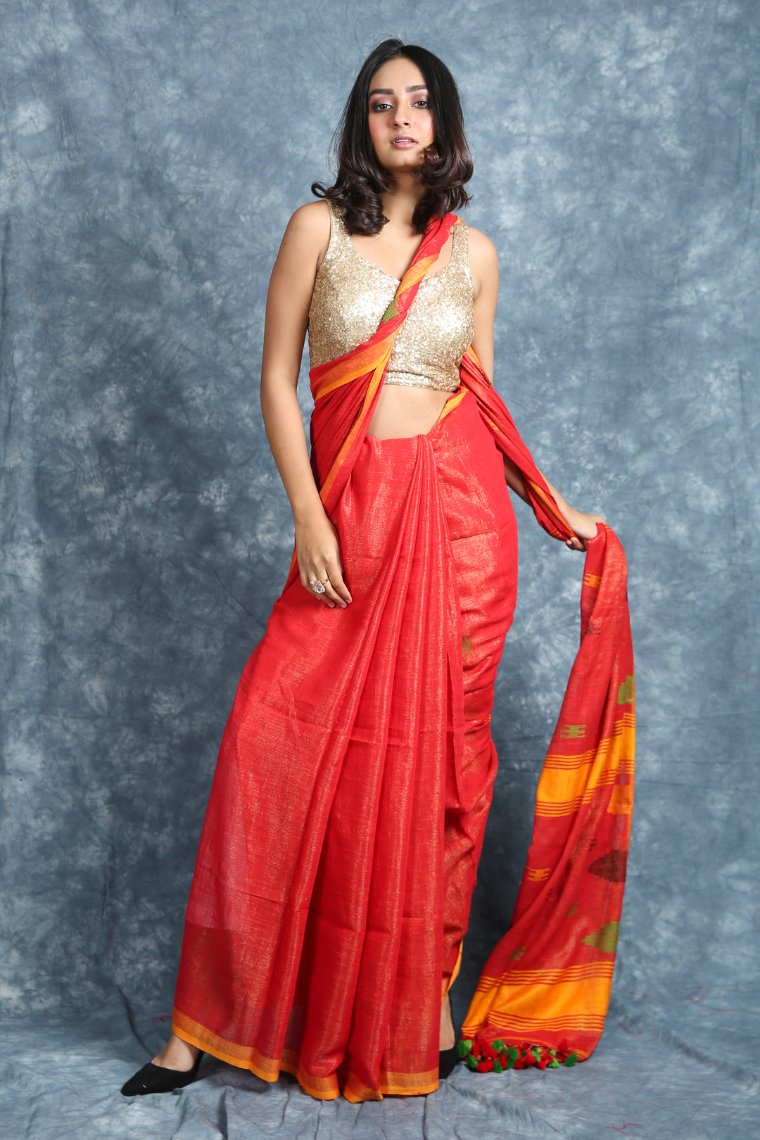 Women's  Handloom Saree With Temple Design Weaving - Charukriti