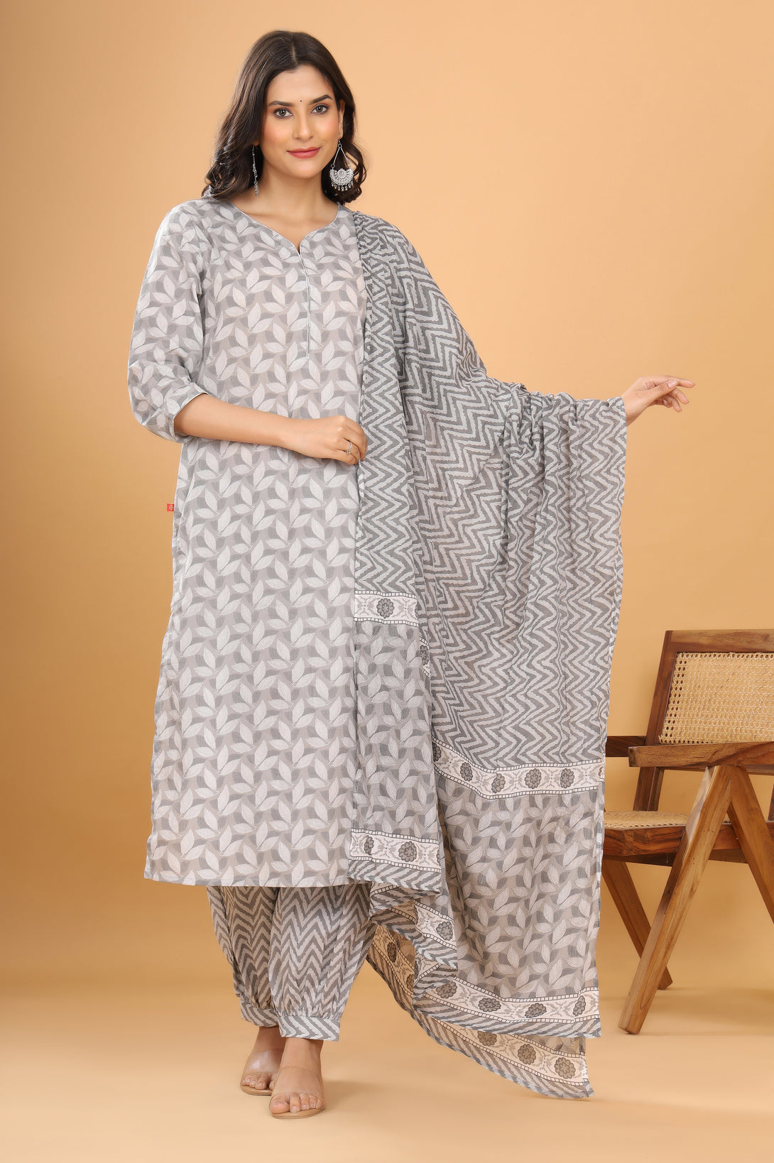 Women's Floral Printed Regular Kurta With Salwar & With Dupatta(Grey) - Vasvi