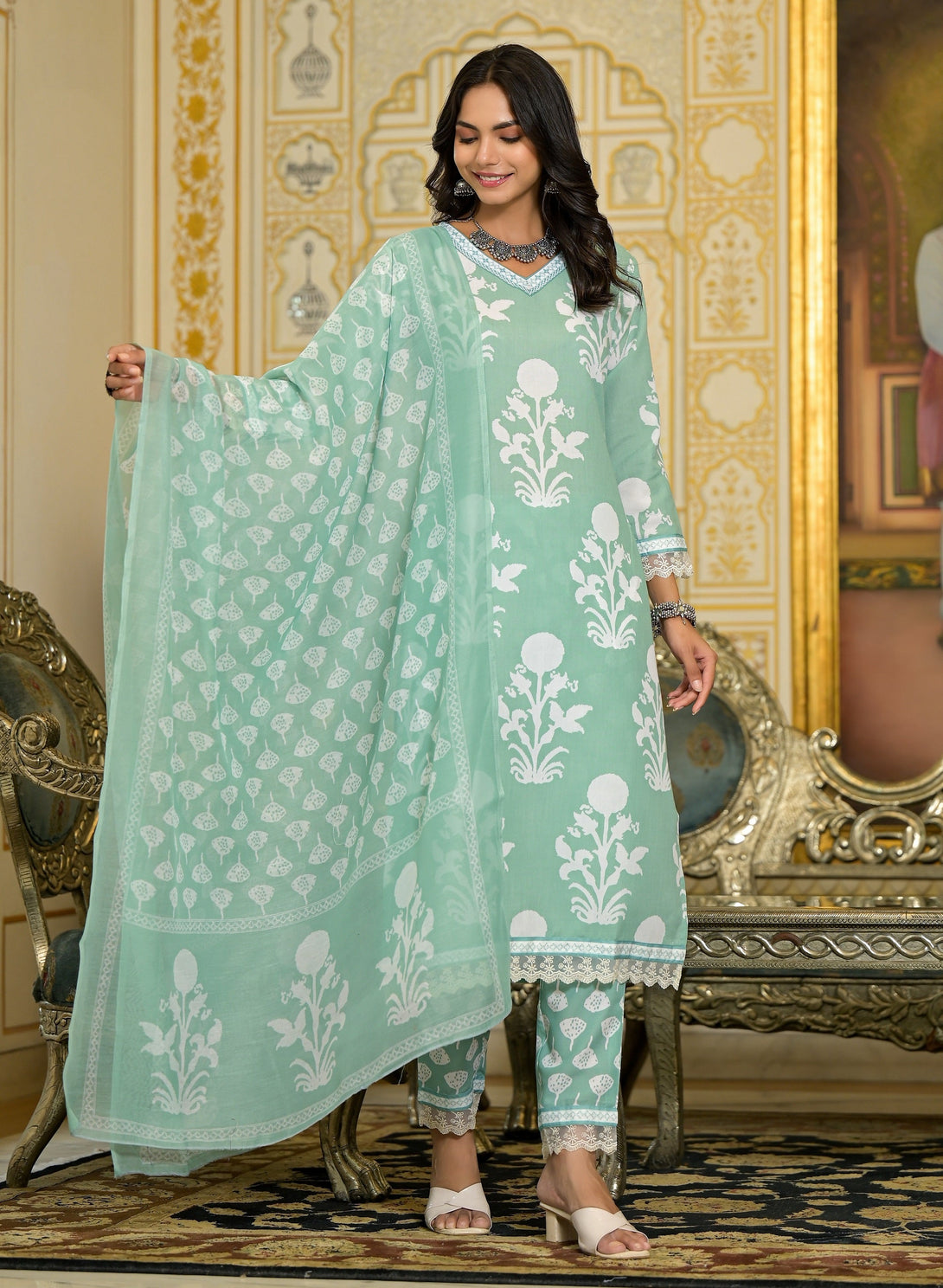 Women's Green Embroidery Viscose Rayon Kurta Set - Alvami