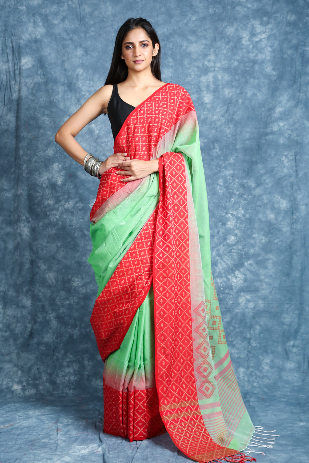 Women's Handloom Saree With Dual Broad Weaving Border and Pallu - Charukriti