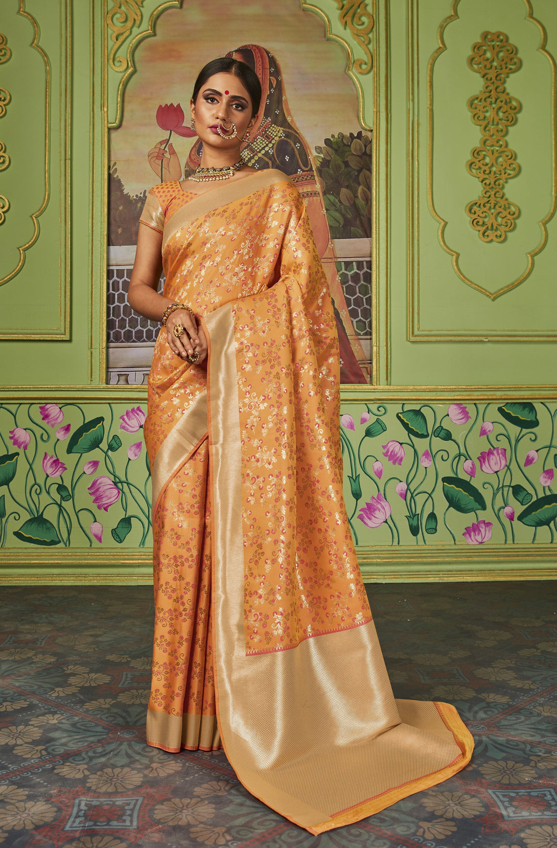 Women's Shiny Banarasi silk Woven Saree - Monjolika