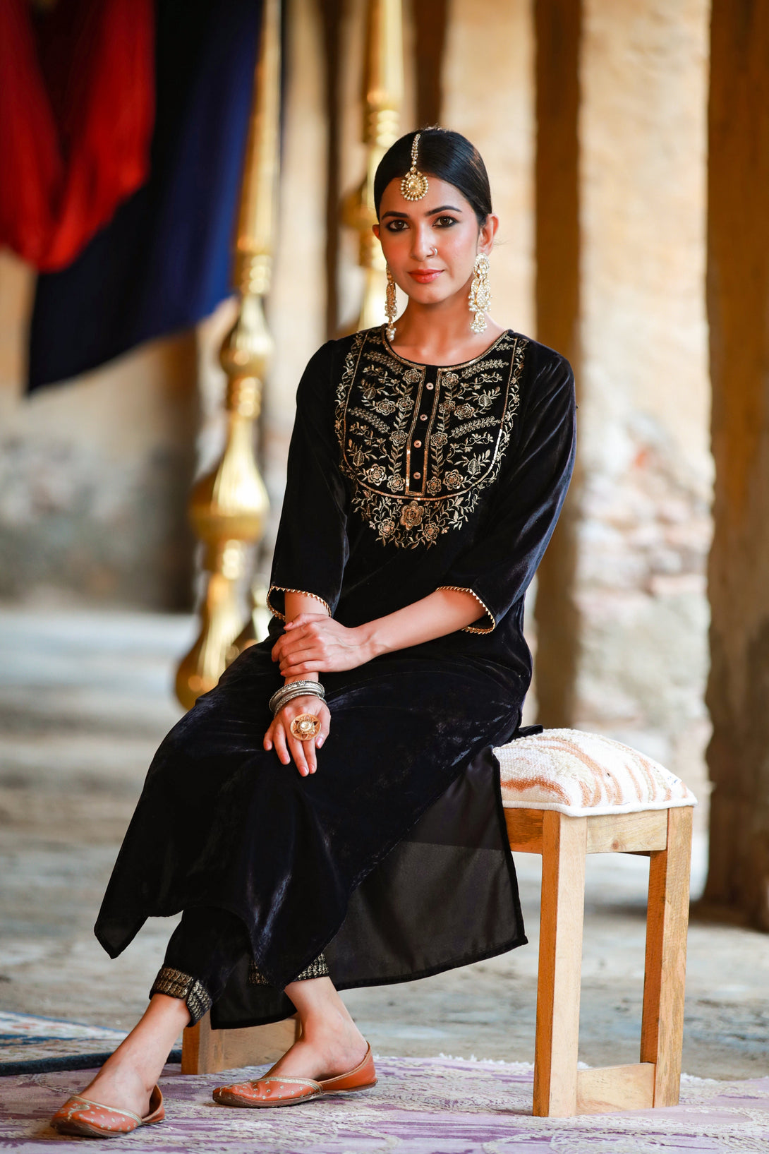 Women's Black Velvet Embroidered Straight Kurta & Pants Set - Juniper