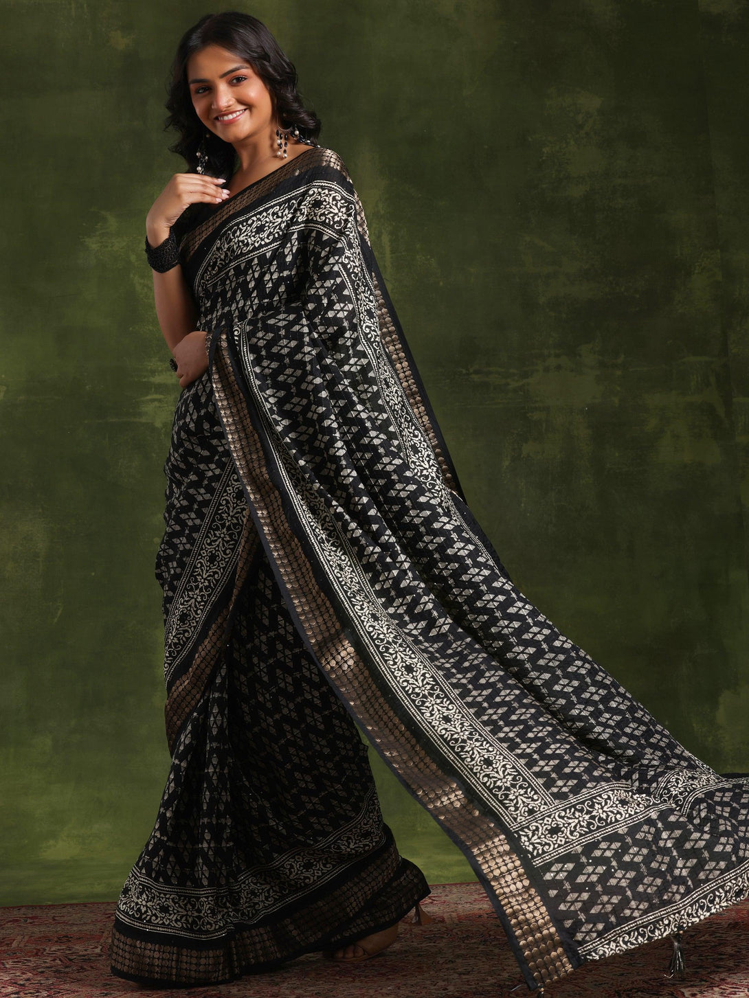 Black Printed Silk Blend Saree With Unstitched Blouse Piece - Jashvi