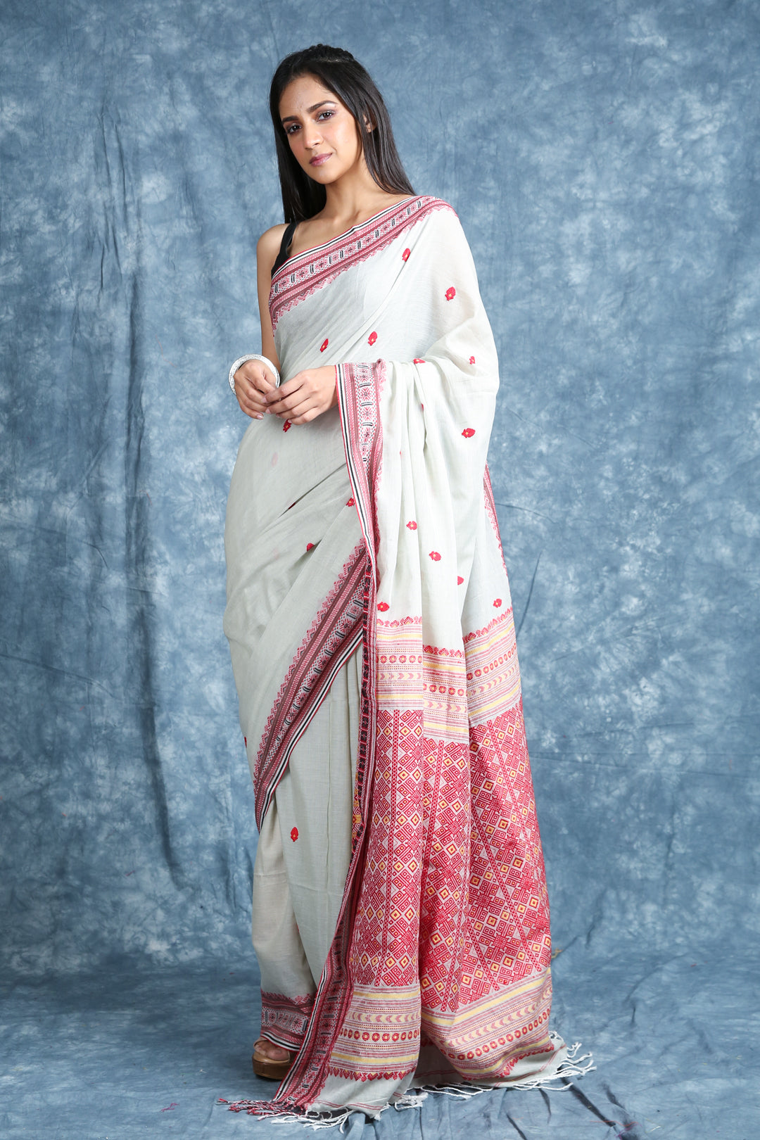 Women's  Handloom Saree With Thread Weaving Border and Pallu - Charukriti