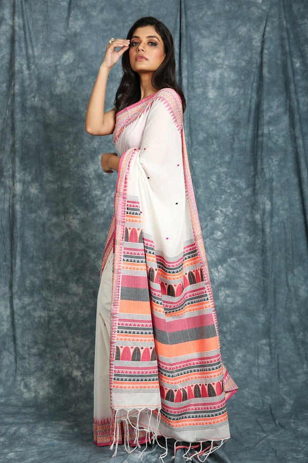 Women's White  Pure Cotton Handloom With Thread  Worked Border And Pallu - In Weave Sarees