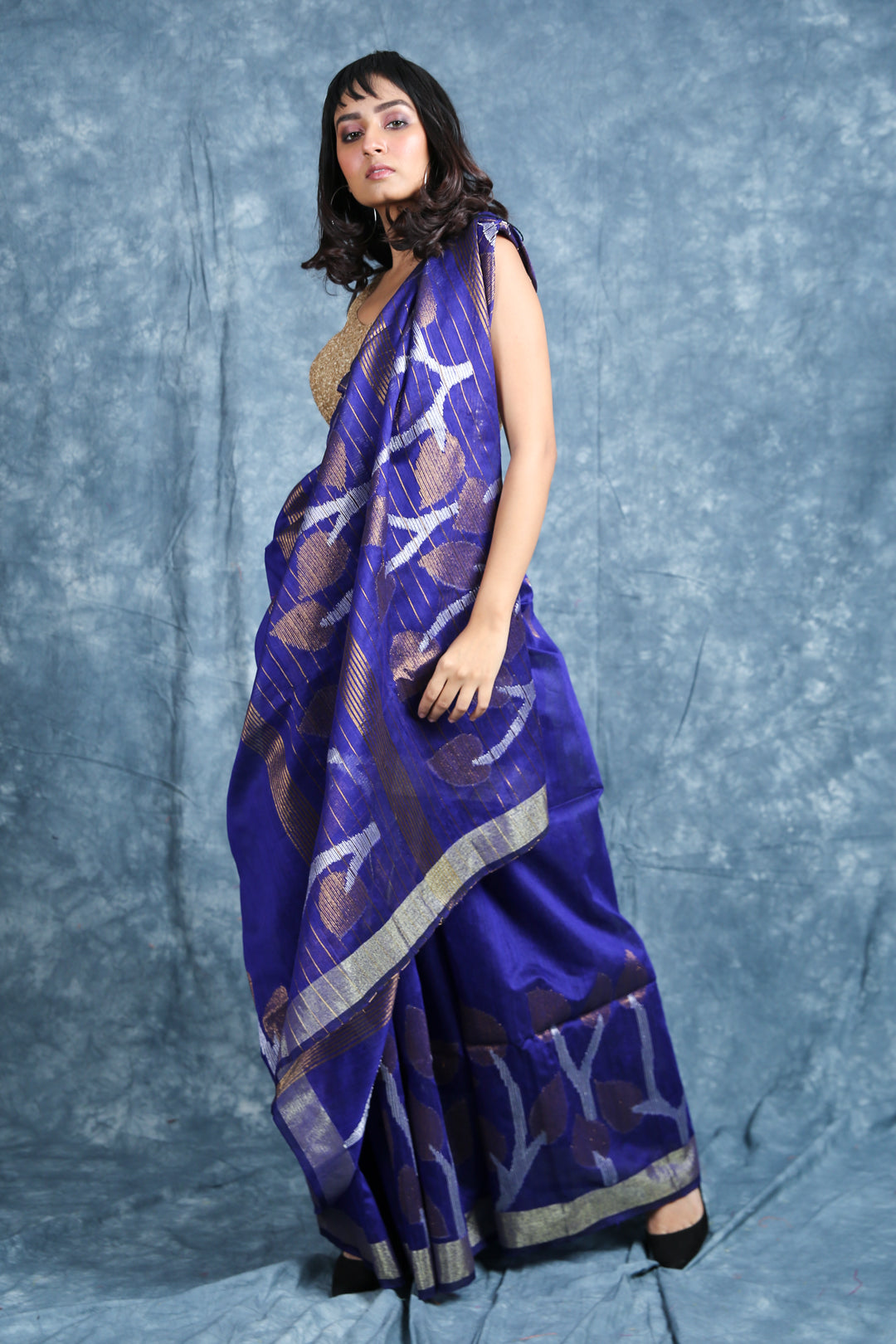 Women's  Handloom Saree With Zari Border and Weaving - Charukriti