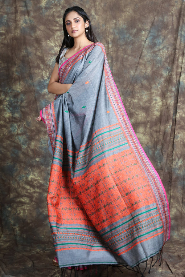 Women's  Handloom Saree With Thread Weaving Border and Pallu - Charukriti