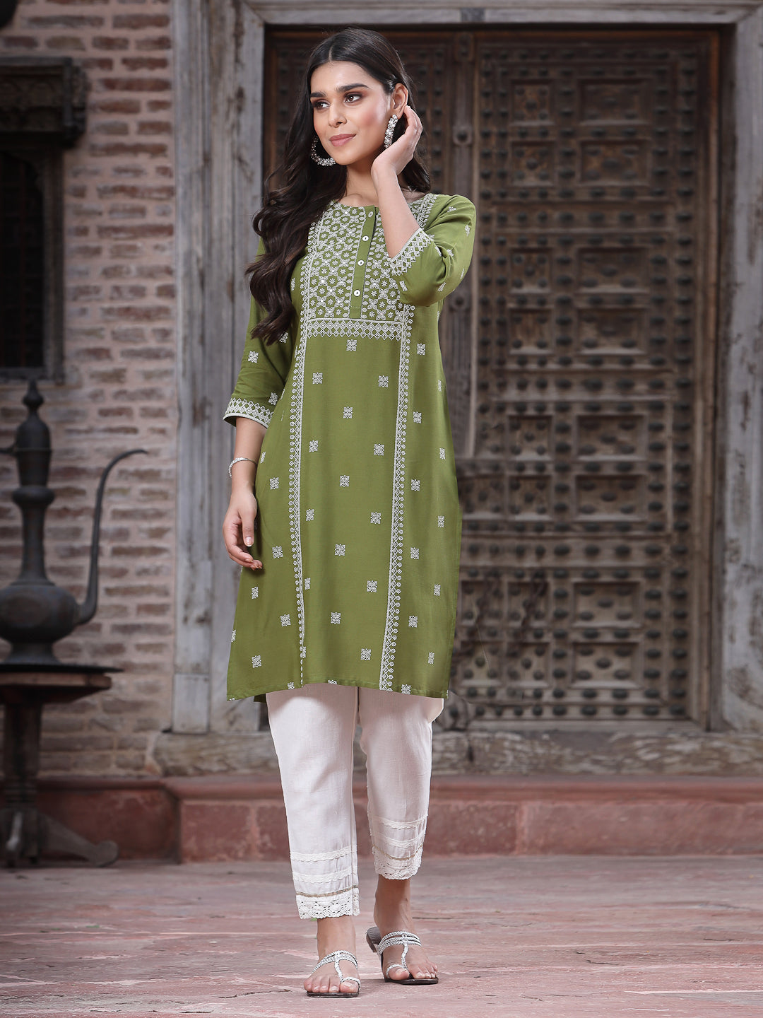 Women's Green Rayon Placement Print Straight Kurta - Juniper