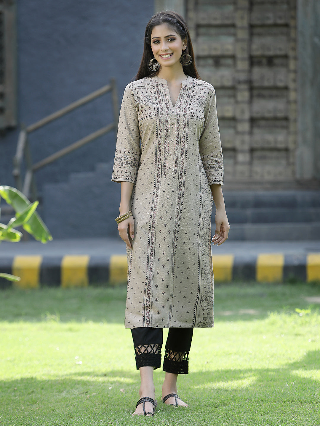 Women's Beige Rayon Festive Placement Print Straight Kurta - Juniper