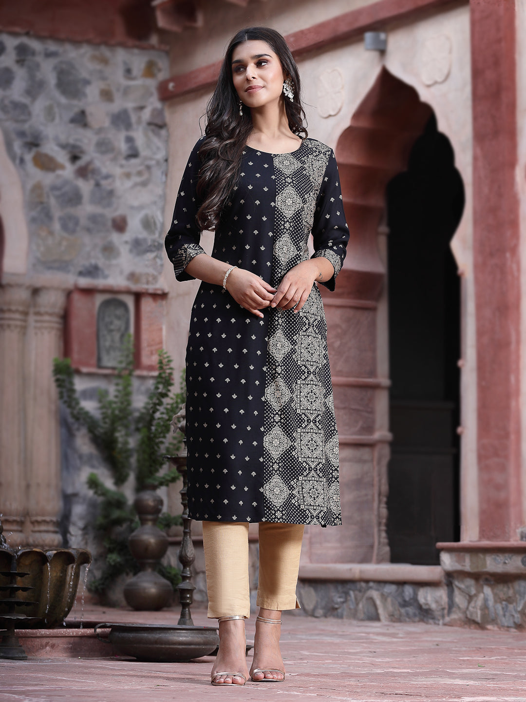 Women's Black Rayon Printed Straight Kurta - Juniper