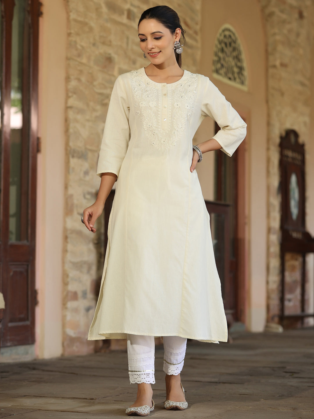 Women's Offwhite Cotton Flex Embroidered Straight Kurta - Juniper