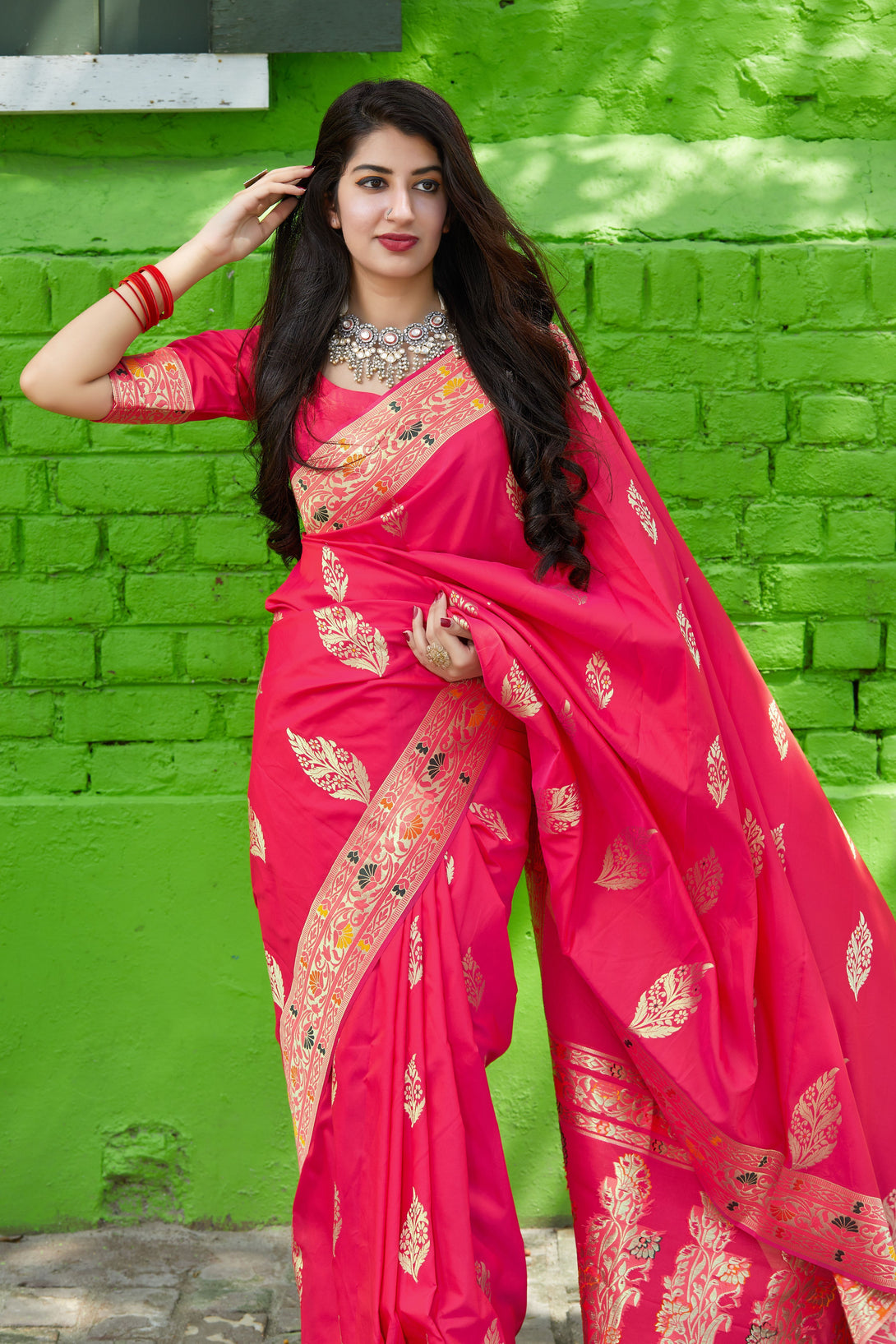 Women's Pink Banarasi Silk Festive Wear Saree - Monjolika