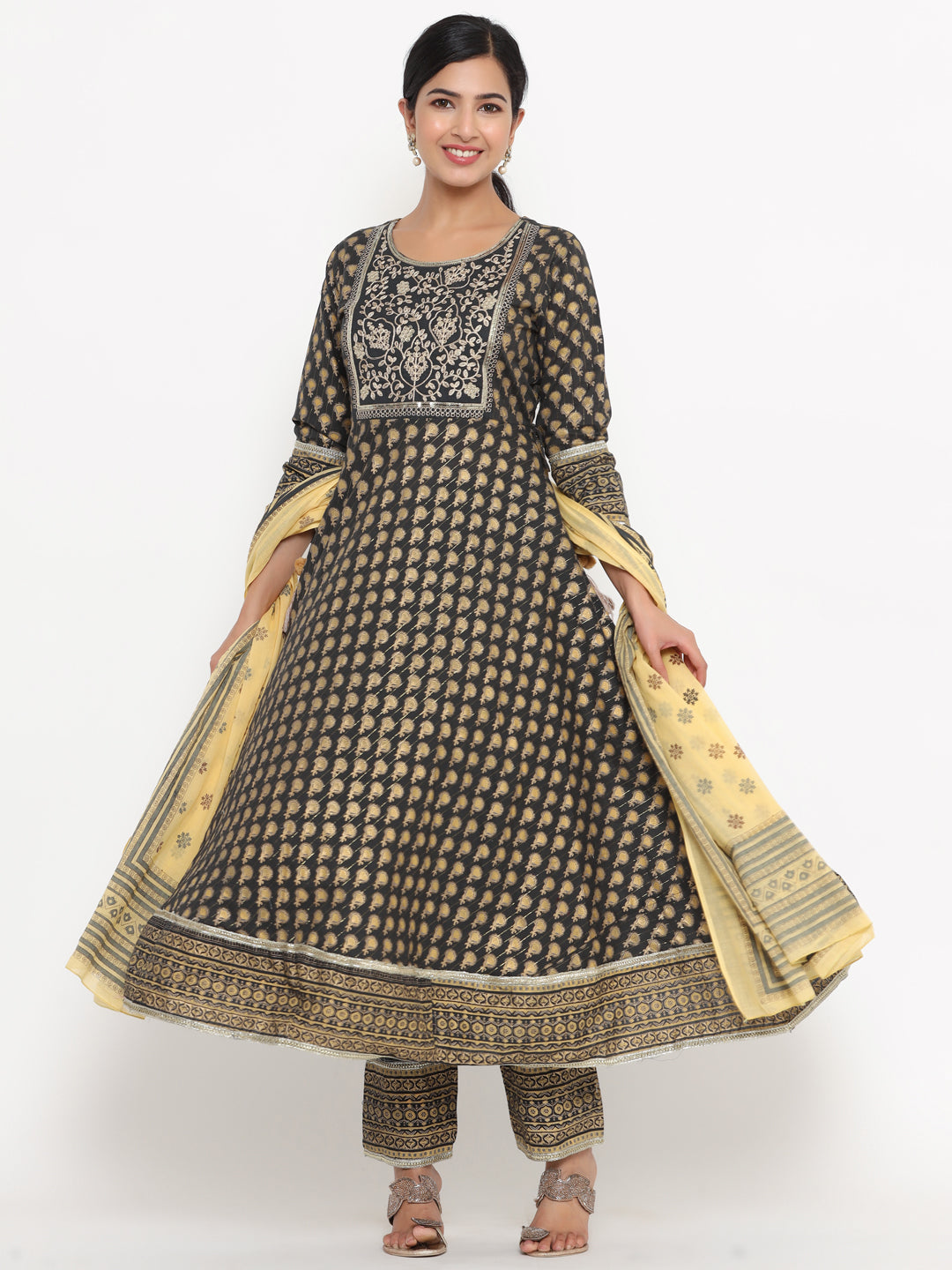 Women's Green And Black Gotta Patti Cotton Kurta With Palazzo & Dupatta - Yufta