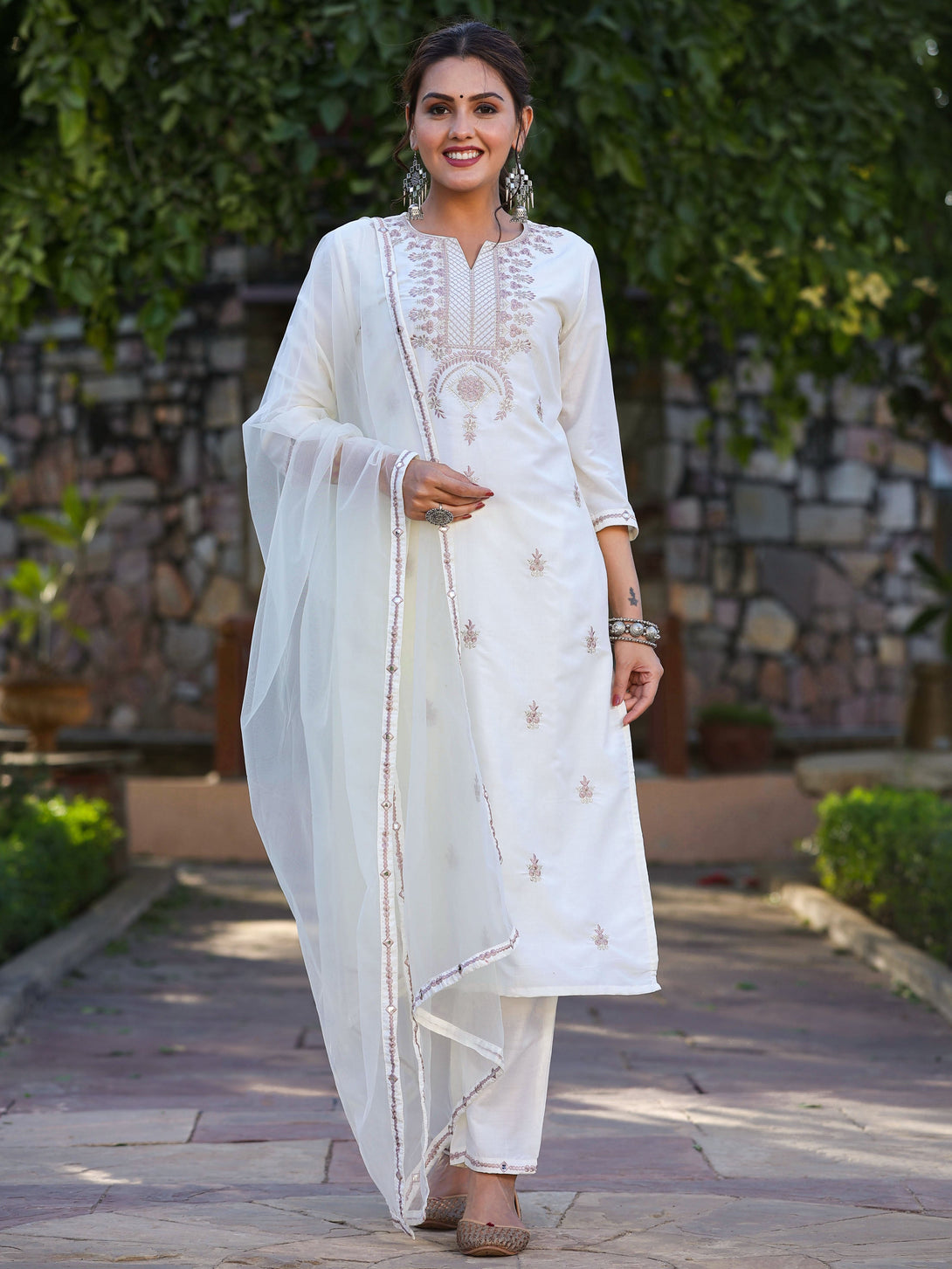 Women's Off-White Chinon Embroidered Kurta Pant Dupatta Set - Juniper