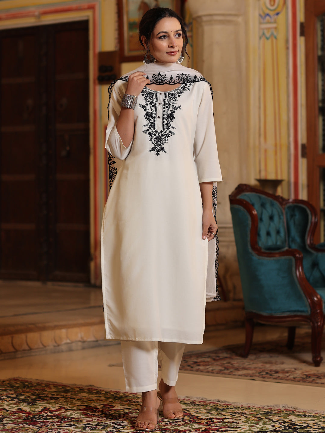 Women's White Chinon Solid Embroidered Kurta Set - Juniper