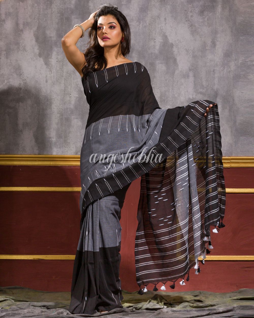 Women's Handwoven Cotton Saree - Angoshobha