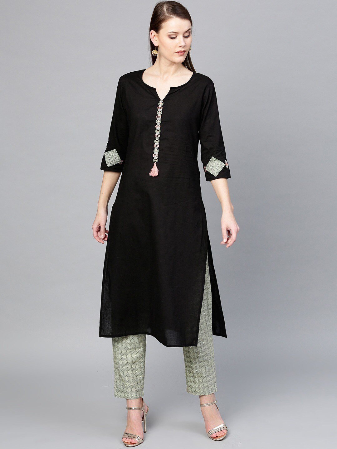 Women's Black Embroidered Kurta - Yufta