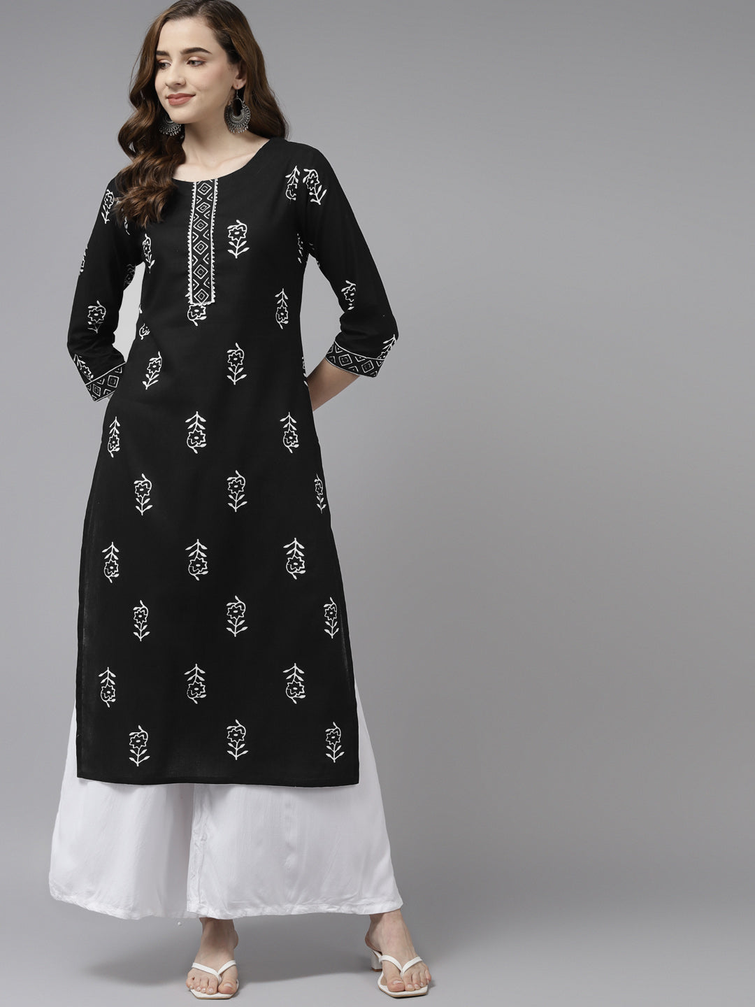 Women's Black & White Pure Cotton Kurta With Gotta Patti Detail - Yufta