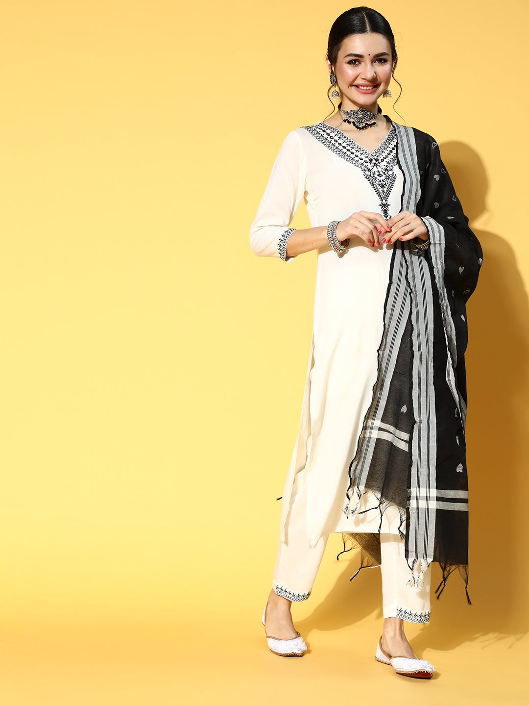 Women's Off White Ethnic Motifs Yoke Design Thread Work Kurta With Trousers & With Dupatta - Yufta