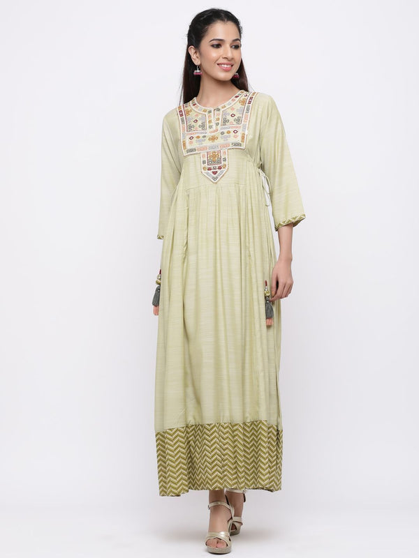 Women's Green Muslin Slub Embroidered Anarkali Kurta - Juniper