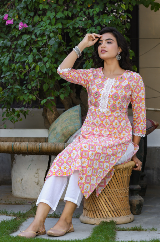 Women's Peach And White Kurta With Trousers Set - Yufta