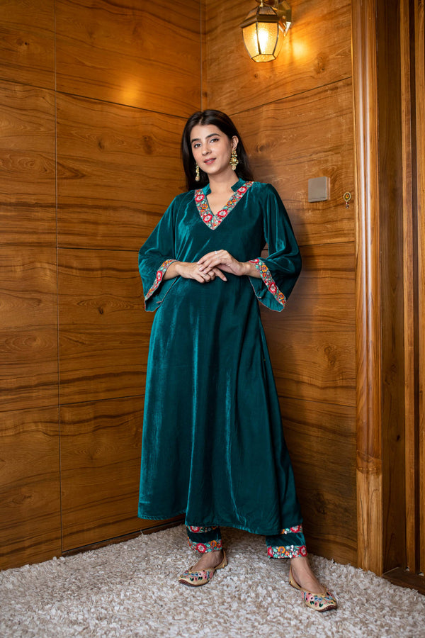 Women's Turquoise Velvet Kurta Set - Label Shaurya Sanadhya