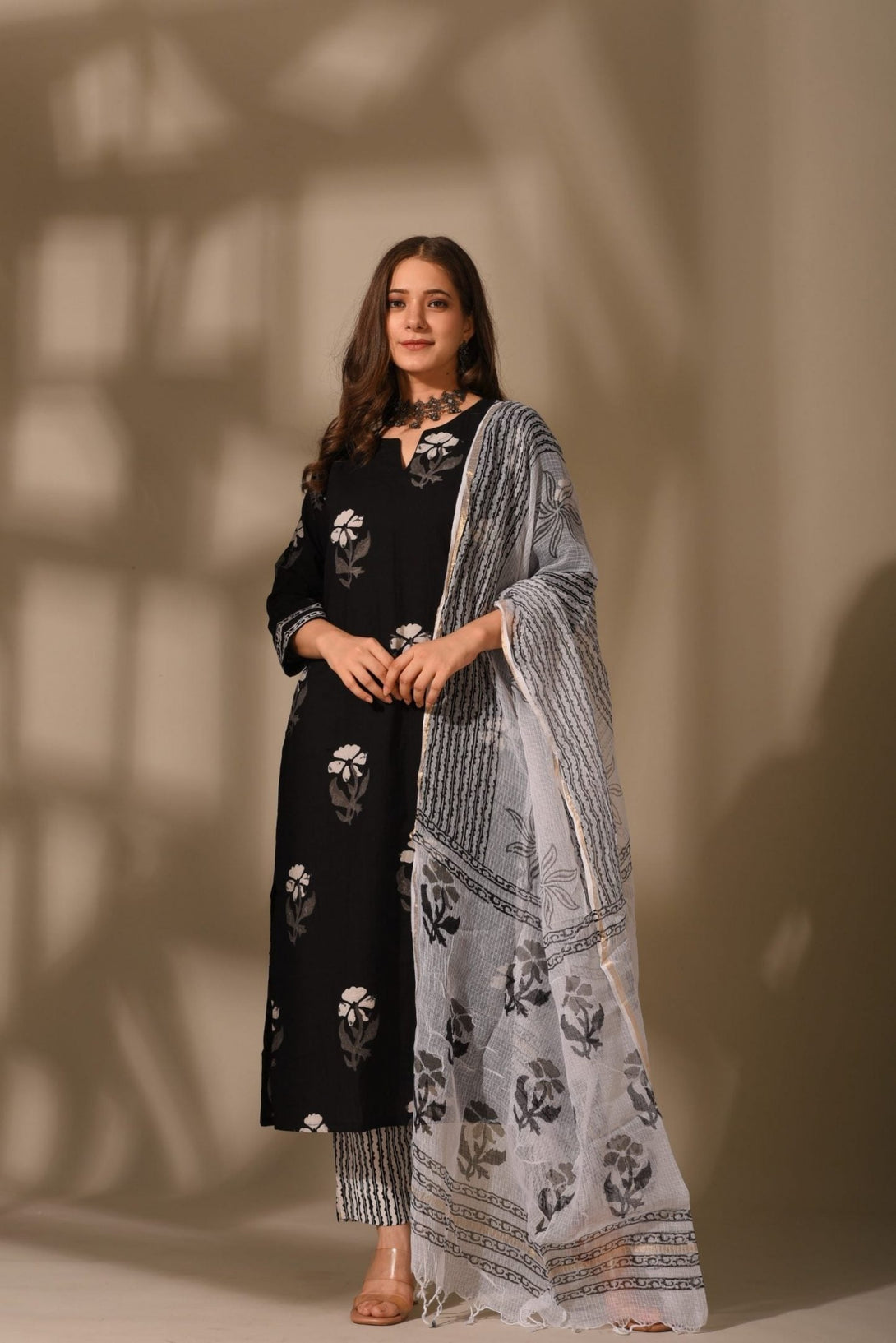 Women's Cotton Floral Printed Black Kurta Pant Set With Dupatta - Navyaa