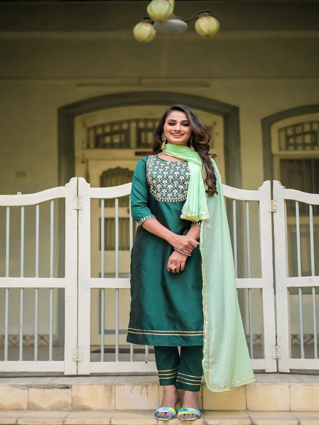 Women's Green Taffeta Silk Embroidered Straight Aari Work Kurta Trouser Set With Dupatta - Vaaba