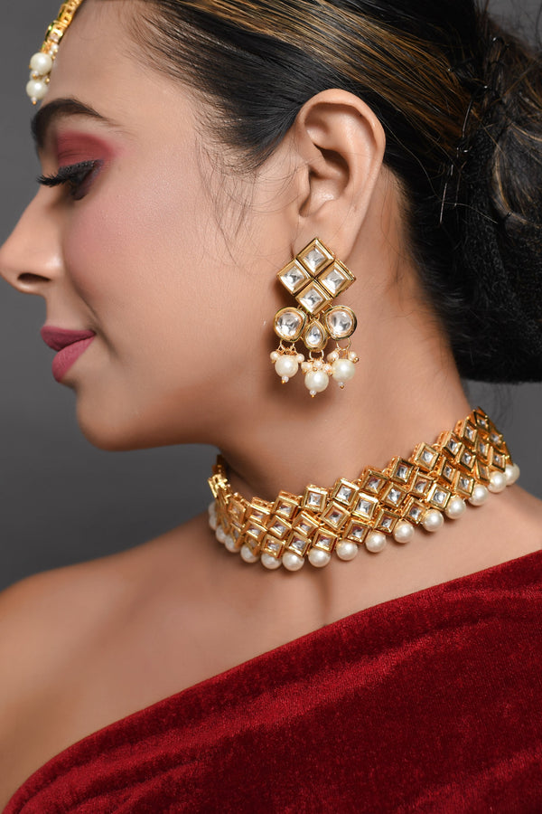 Women's Pearl beaded kundan studded Choker necklacde with matching earrings & mang tika - Femizen